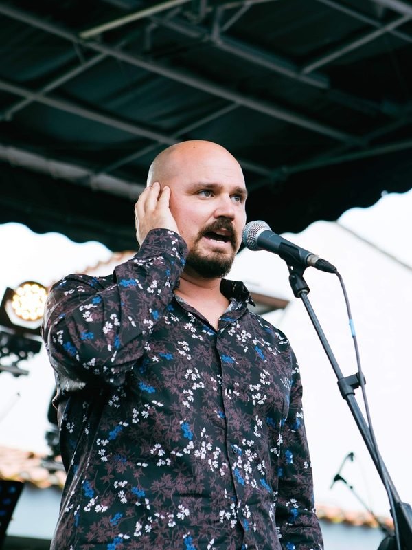 Jérémy Lohier au chant sur scène